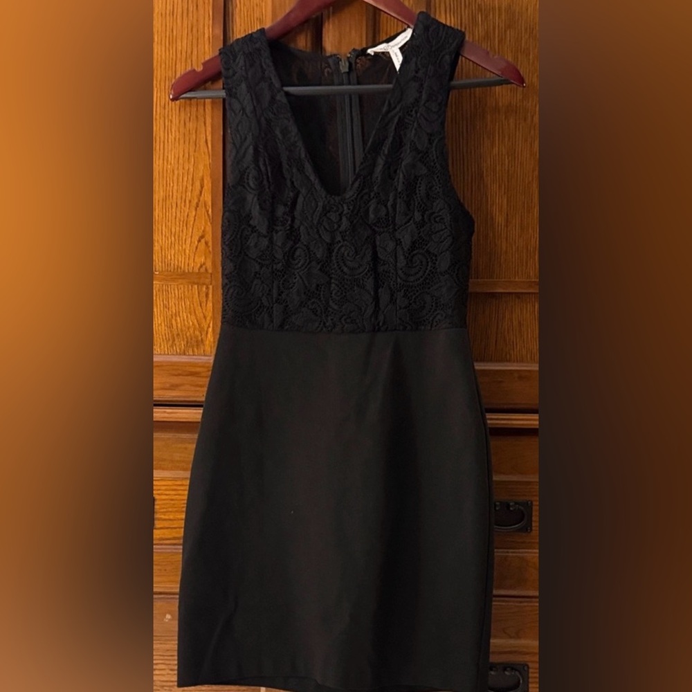 BCBG Generations Lace Bodice V-neck Plunge Mini LBD Little Black Dress Glam Chic